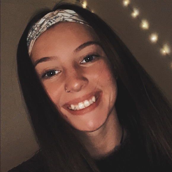 Meet your Posher, Bekah - Picture 1 of 1